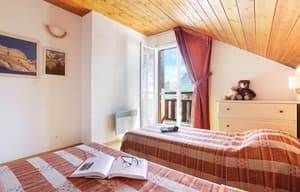 thumbnail: Interior detail