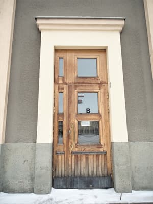 thumbnail: Property entrance