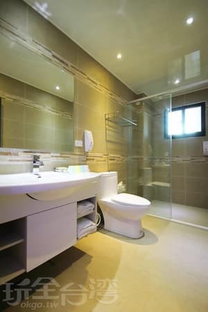 thumbnail: Bathroom shower