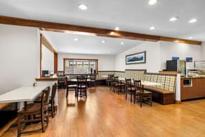 thumbnail: Breakfast area