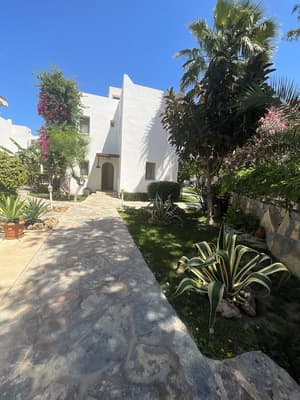 thumbnail: Front of property