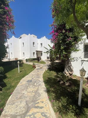 thumbnail: Front of property