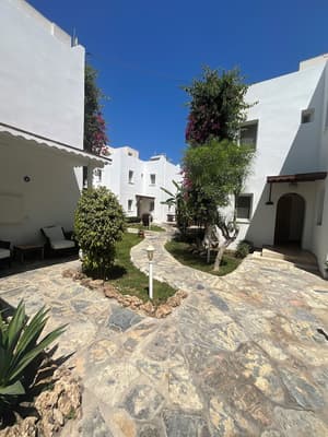 thumbnail: Front of property