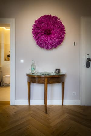 thumbnail: Interior detail