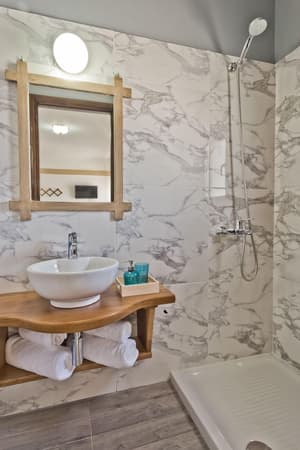 thumbnail: Bathroom shower