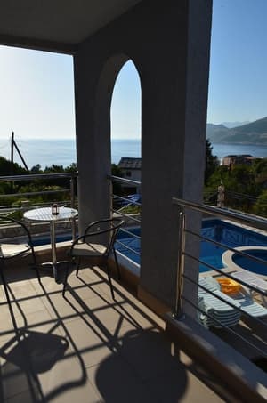 thumbnail: Balcony view
