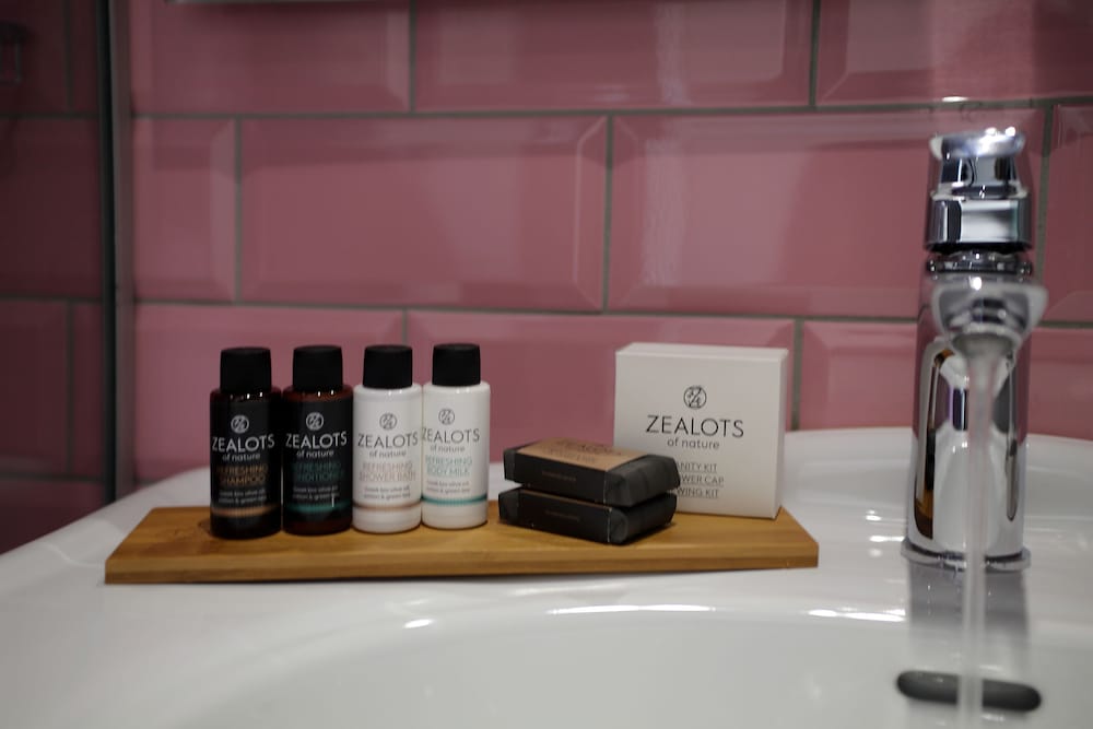 Bathroom amenities
