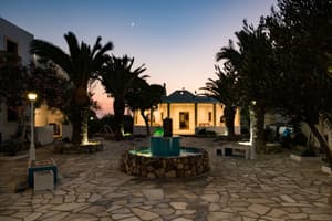 thumbnail: Courtyard view
