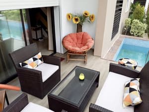 thumbnail: Front of property