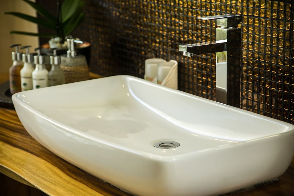 Bathroom sink