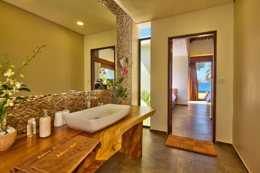 Bathroom sink