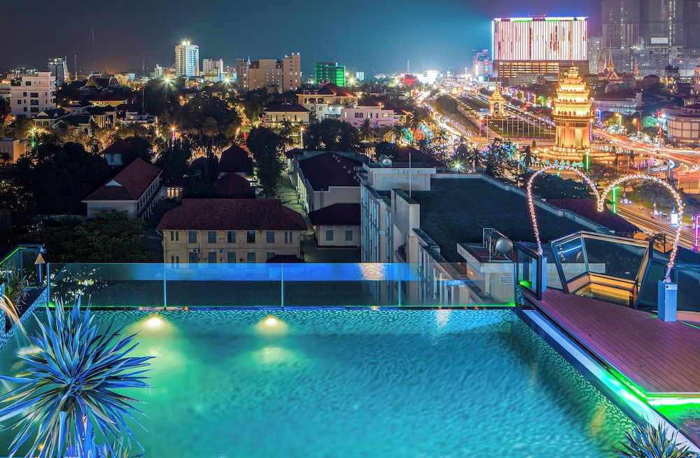 Rooftop pool
