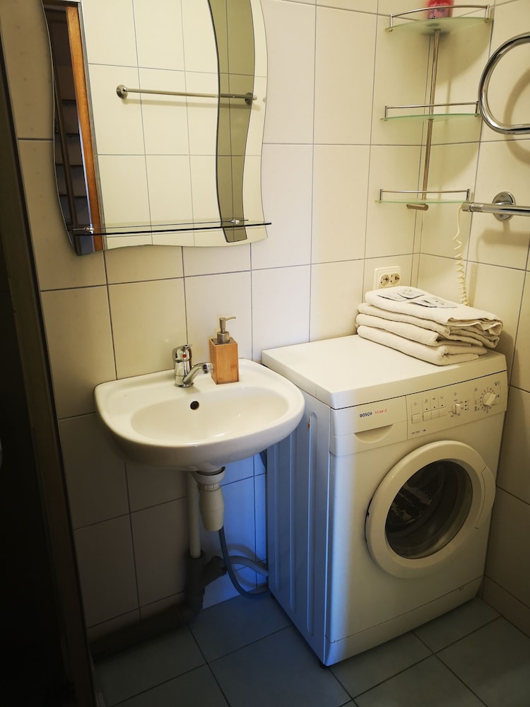 Bathroom amenities