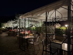 thumbnail: Bar (on property)