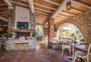 thumbnail: Bar (on property)