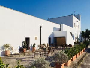 thumbnail: Outdoor dining