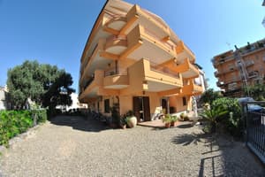 thumbnail: Exterior