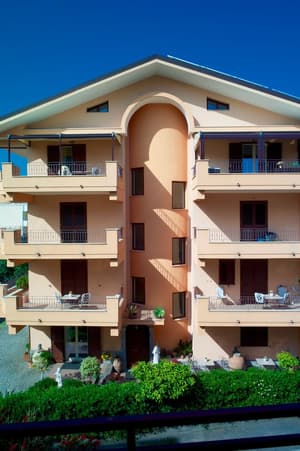 thumbnail: Front of property