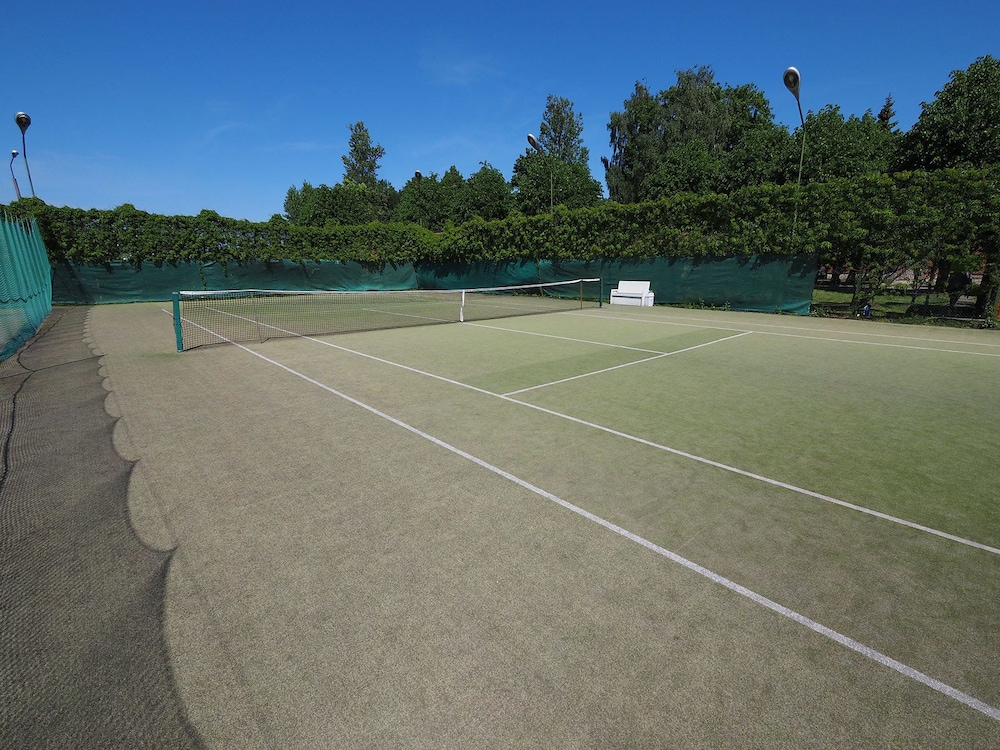 Tennis court