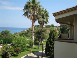 thumbnail: Exterior