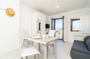 thumbnail: In-room dining