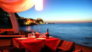 thumbnail: Outdoor dining