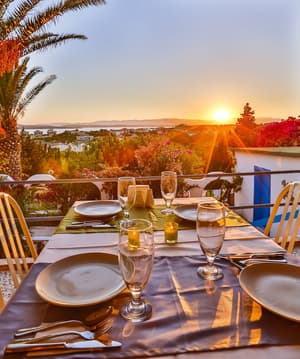 thumbnail: Outdoor dining