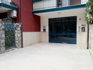 thumbnail: Front of property