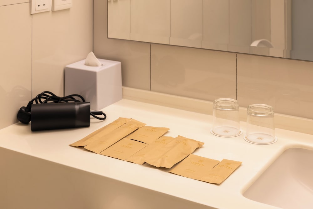 Bathroom amenities