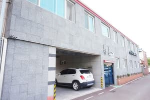 thumbnail: Property entrance