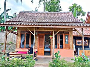 thumbnail: Front of property
