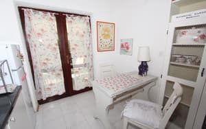 thumbnail: Dining room