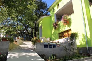 thumbnail: Exterior