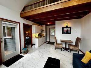 thumbnail: Exterior