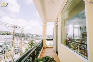 thumbnail: Balcony