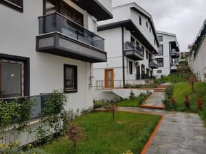 thumbnail: Front of property