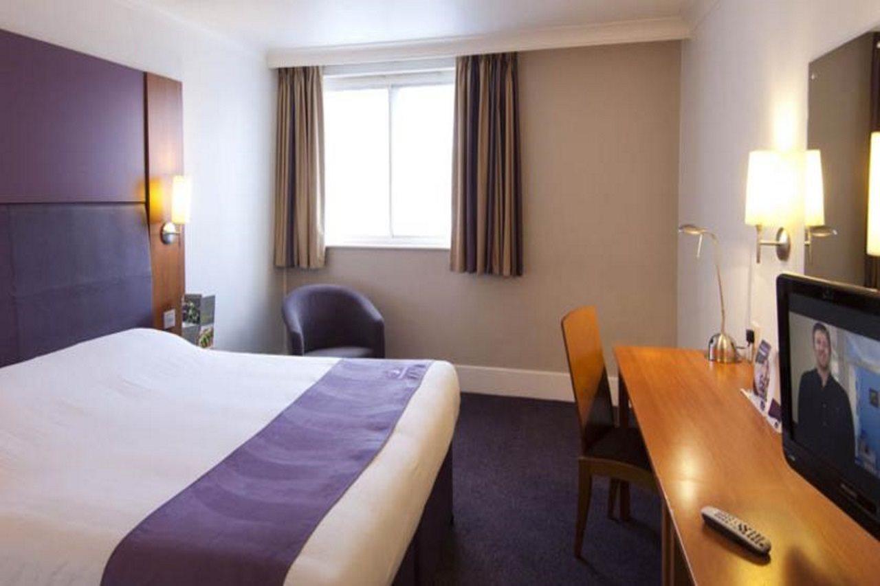 Premier Inn Witney 3