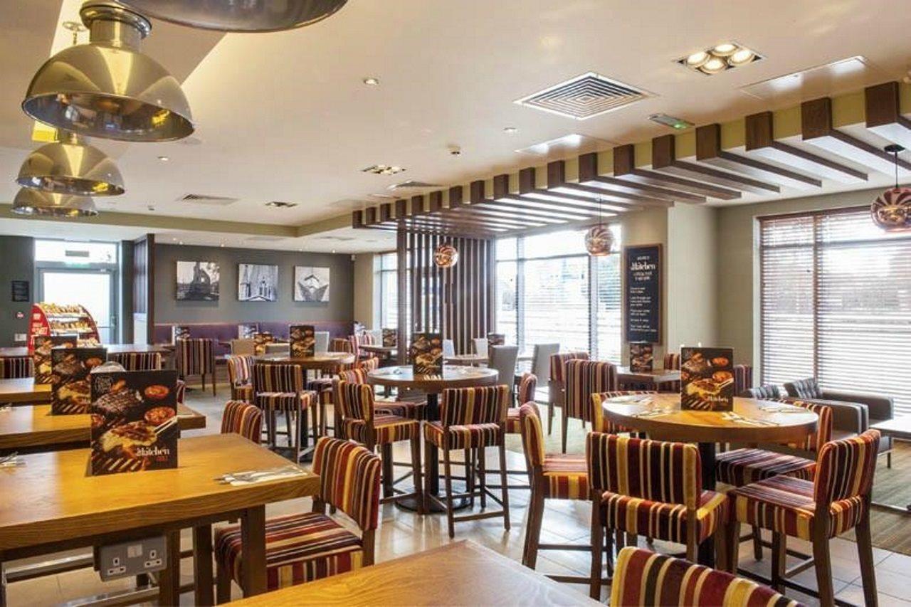 Premier Inn Witney 4