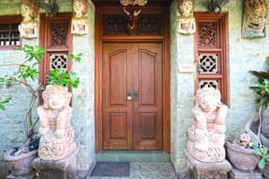 thumbnail: Exterior detail