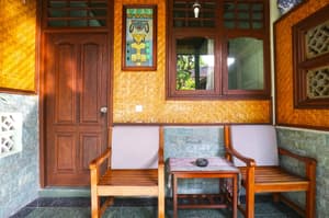 thumbnail: Interior detail