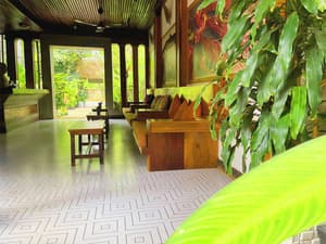thumbnail: Lobby sitting area