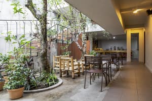 thumbnail: Outdoor dining