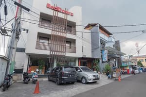thumbnail: Front of property