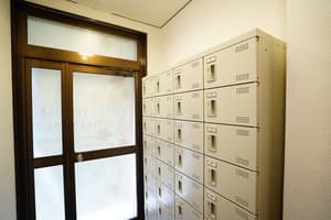 thumbnail: Interior entrance