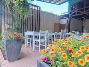 thumbnail: Breakfast area