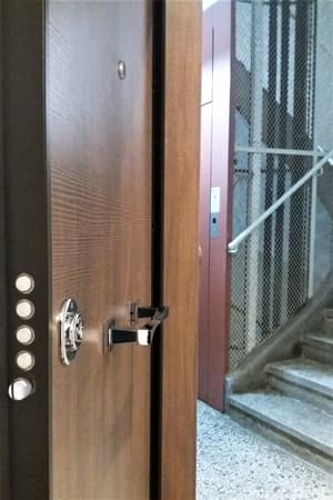 thumbnail: Interior entrance