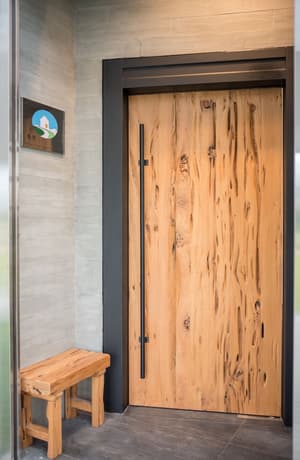 thumbnail: Interior entrance
