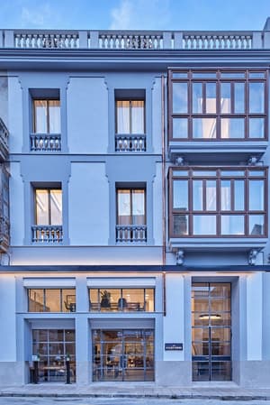 thumbnail: Front of property
