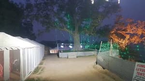 thumbnail: Exterior detail