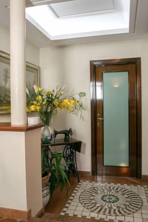 thumbnail: Interior detail